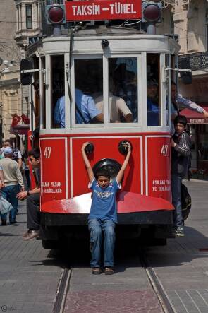  - 295;kind__strassenbahn__tuerkei__istanbul